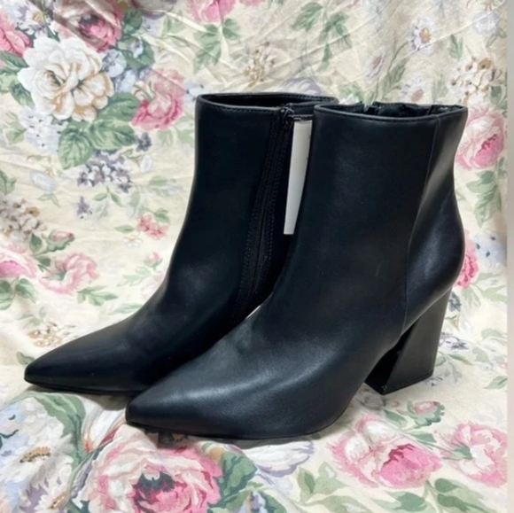 Ankle high heeled boots - Picture 5 of 6